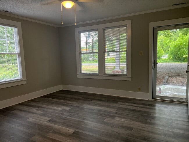 Building Photo - Newly Updated All-Brick Home in Growing Newport!