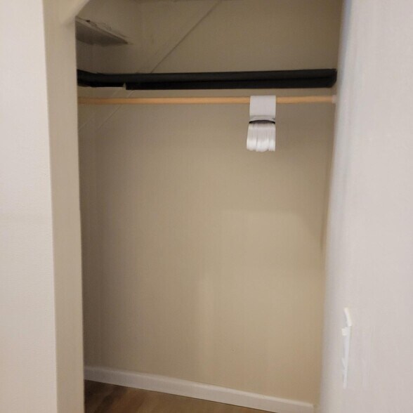 Building Photo - 1213 Center St