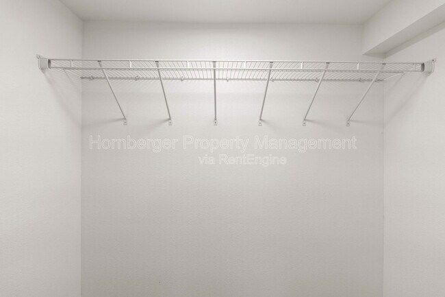 Building Photo - 6950 N Crestline St