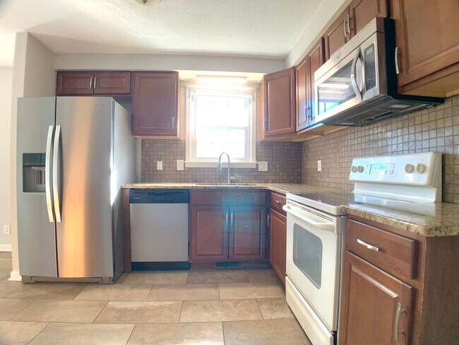 Building Photo - 102 Nuthatch Cir