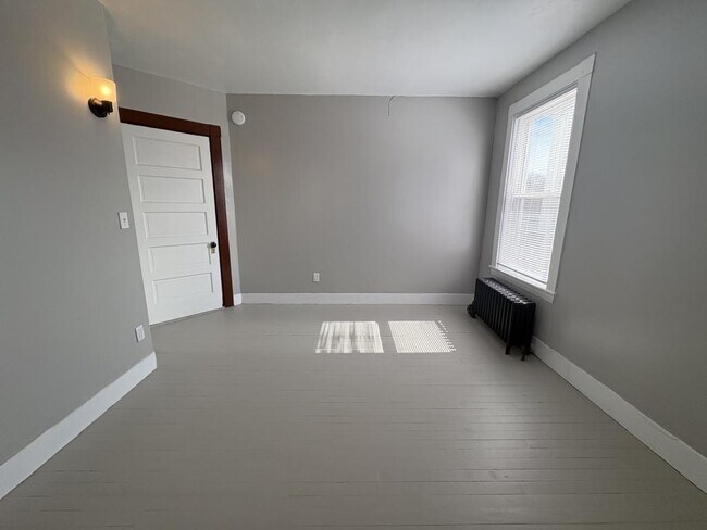 Building Photo - 77 Birch St