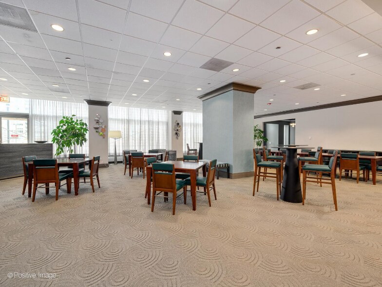 Building Photo - 420 E Waterside Dr
