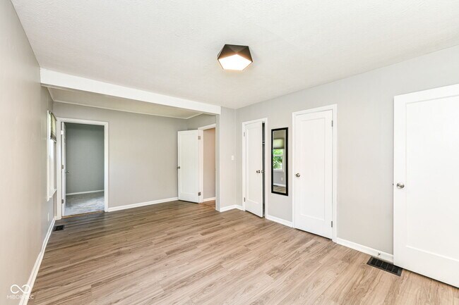 Building Photo - 5301 Evanston Ave