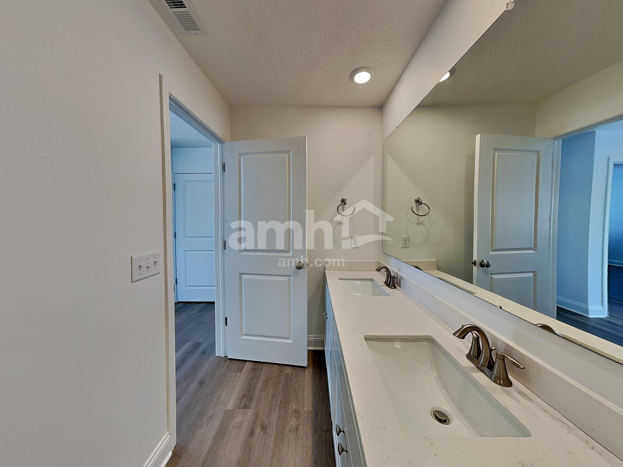 Building Photo - 233 Deanscroft Dr