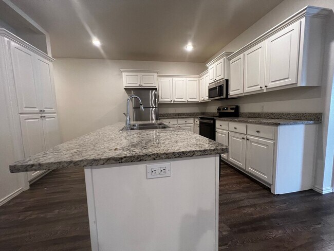 Building Photo - JULY PRE-LEASE! Spacious Townhome