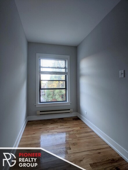 Building Photo - 908 W George St