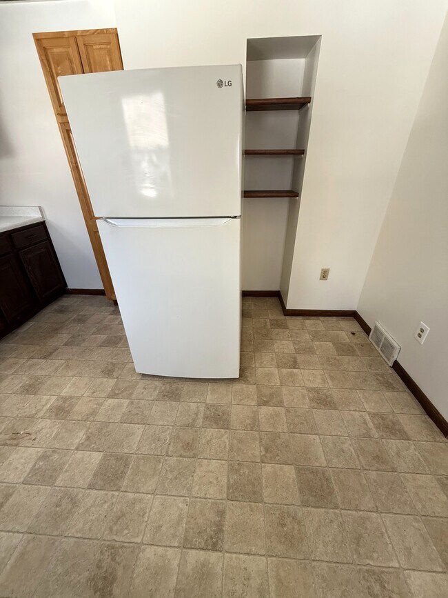 Building Photo - 918 Powell Ave