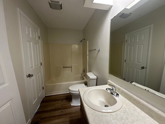 Building Photo - Fletcher Rental!