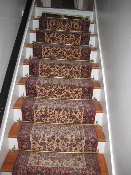 8 STPES TO UPSTAIRS - 400 Millaudon St