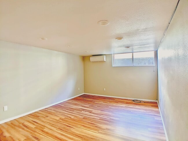 Building Photo - 5404 NE 54th Ave