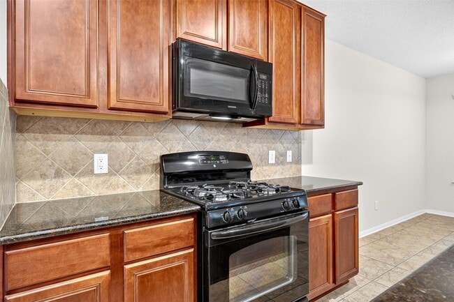 Building Photo - 18631 Cypress Lake Village Dr