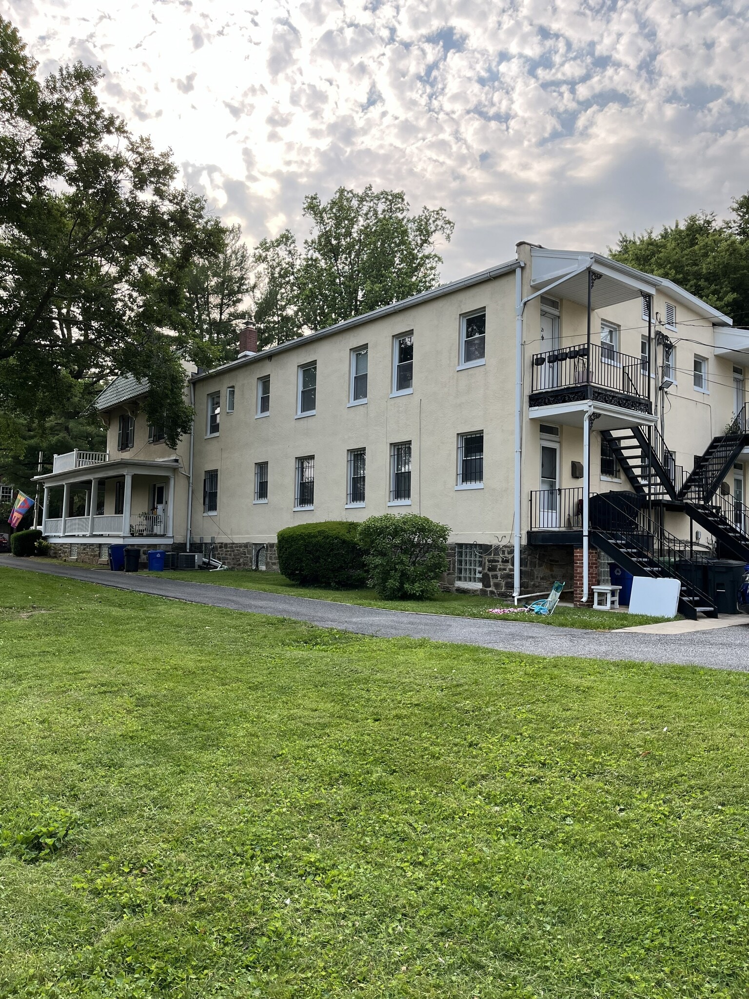 Building Photo - 4101 Roland Ave