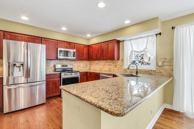 Building Photo - 1000 Cumberland Ln