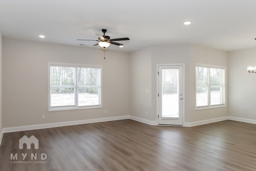 Building Photo - 149 Rose Vly Dr