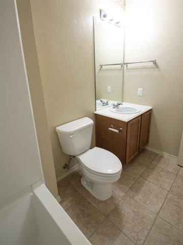 Building Photo - 2228 Stonepark Pl