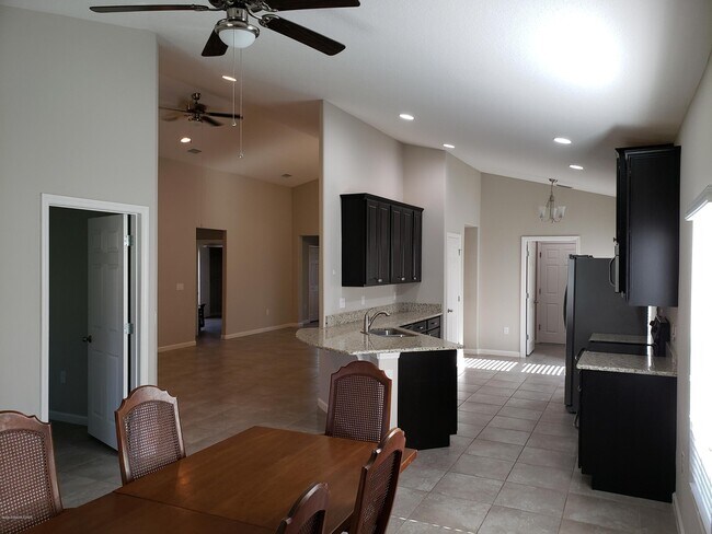 Building Photo - 3960 Harvest Cir