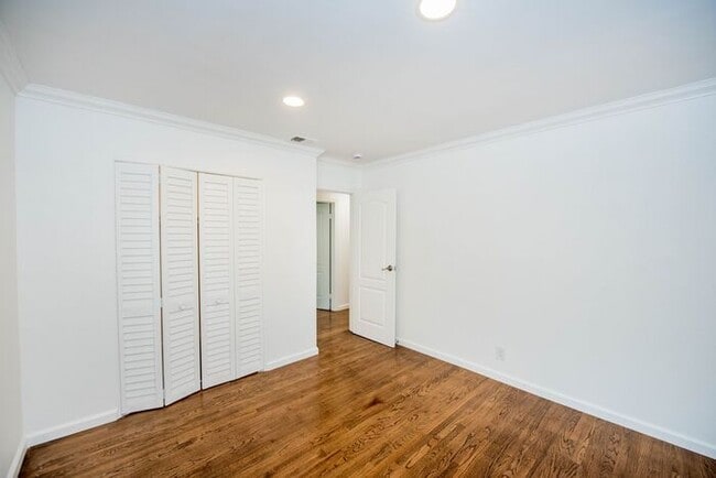 Building Photo - Newly Remodeled Single Family Home