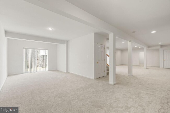 Building Photo - 7616 Great Dover St