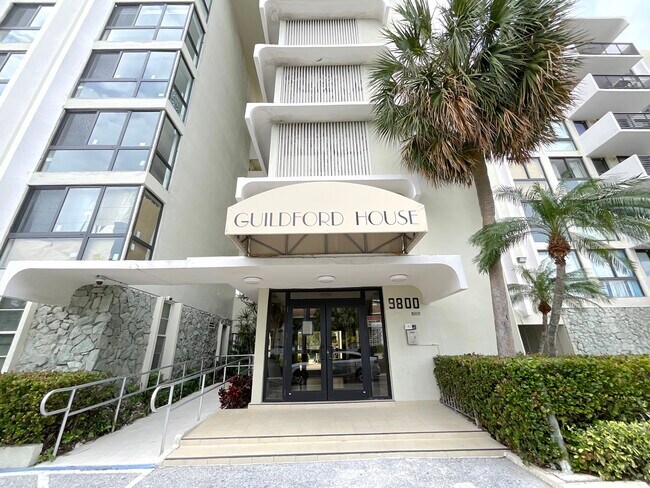 Building Photo - 9800 W Bay Harbor Dr