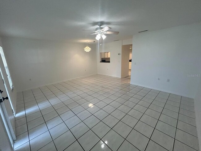 Building Photo - 106 S Primrose Dr