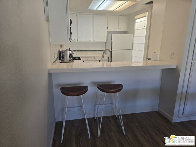 Building Photo - 1249 S La Verne Way