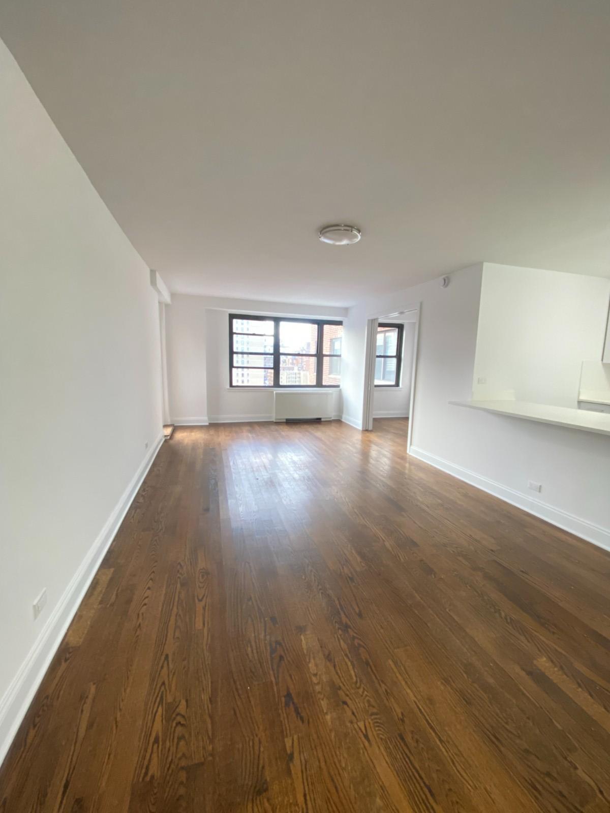 Building Photo - 240 E 82nd St