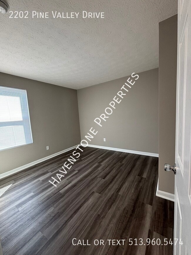 Building Photo - 2202 Pine Valley Dr