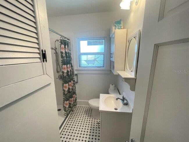 Building Photo - 1231 Highland St N