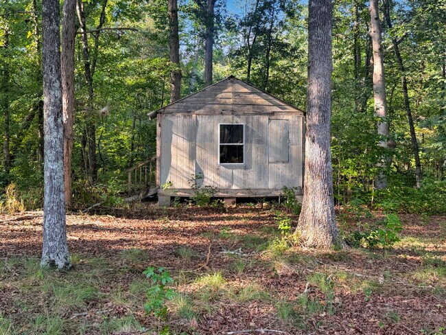 Building Photo - Beautifully Updated 3-Bedroom Home on 1.1 Acres in Gainesville