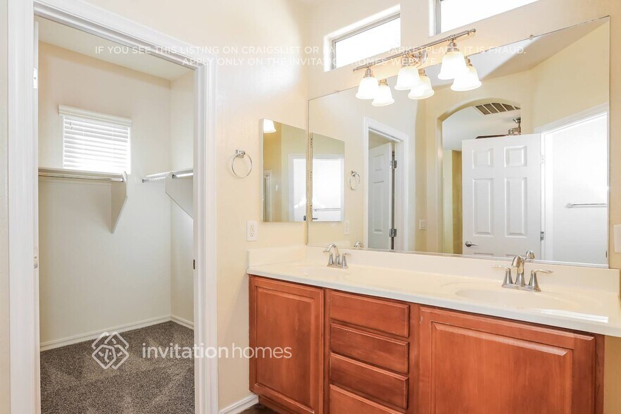 Building Photo - 18854 E Swan Dr