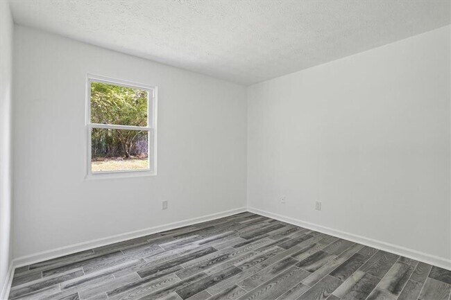 Building Photo - 5142 Huxley Rd