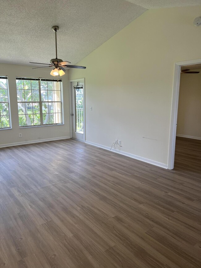 Building Photo - 6300 La Costa Dr