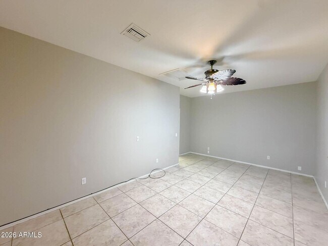 Building Photo - 203 W Cedar Dr