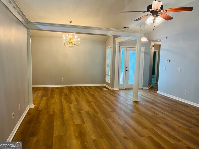 Building Photo - 165 River Park Dr