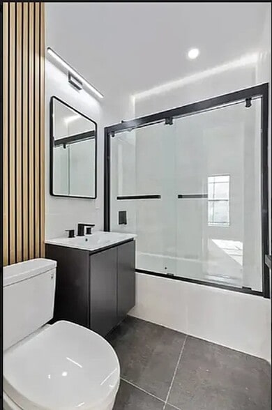 Building Photo - 165 First Avenue