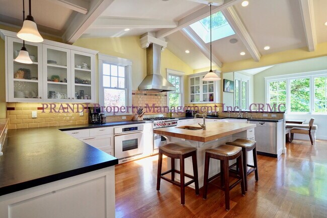 Building Photo - Majestic Custom-Designed Five-Bedroom Esta...
