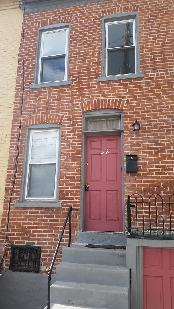 Building Photo - 132 N Hall St