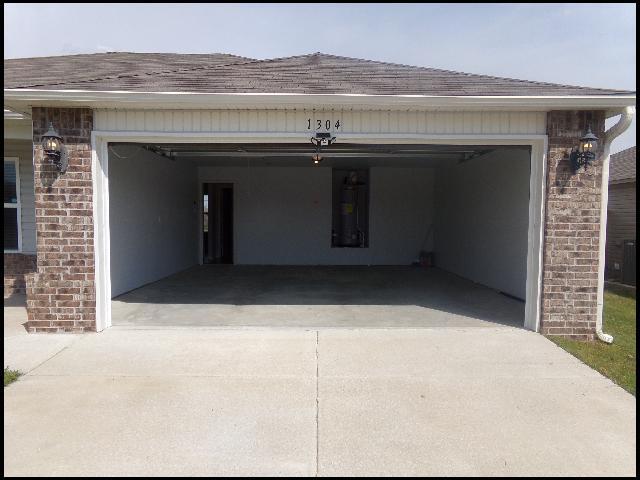 Building Photo - 1304 Yarrow Dr