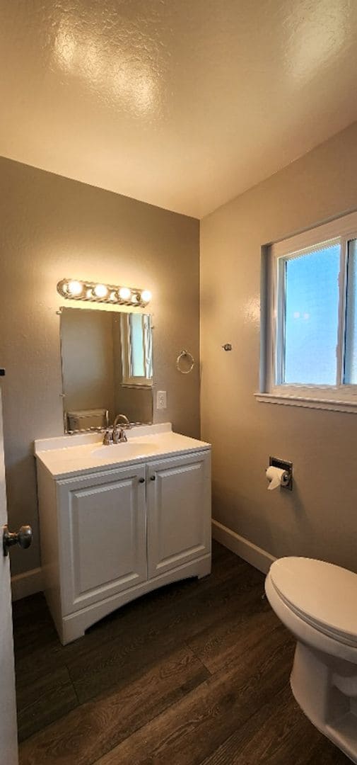 Building Photo - Completely Renovated 3 Bedroom 2 Full Bath...