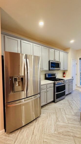 Newer Appliances - 21754 Cypress Valley Ter