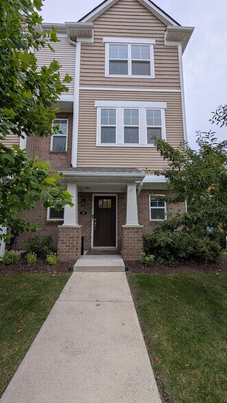 Building Photo - 2500 Normandy Rd