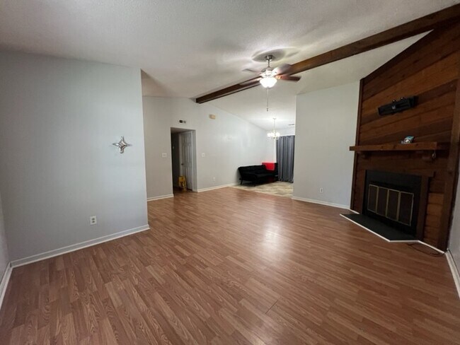 Building Photo - Cozy 3 Bedroom, 1.5 Bath Home in Brynn Marr
