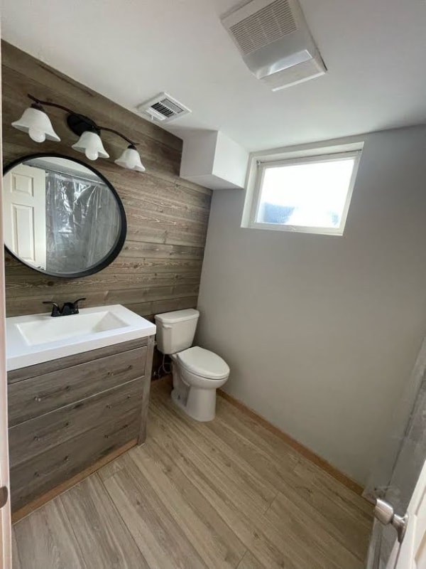 Building Photo - 618 Doris Dr