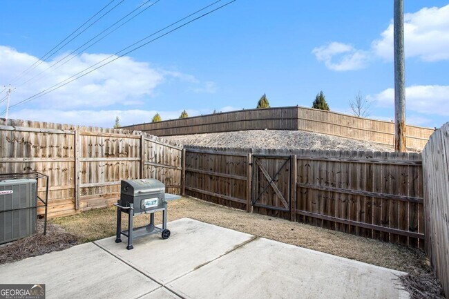 Building Photo - 2414 Fitts Dr