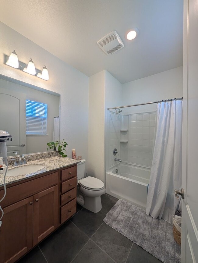 Building Photo - Newer 2 bedroom 2 bath home available!