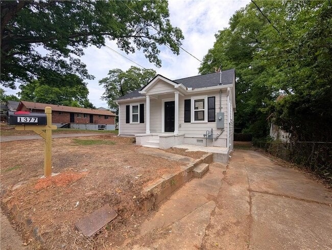 Building Photo - 1377 Pine Ave