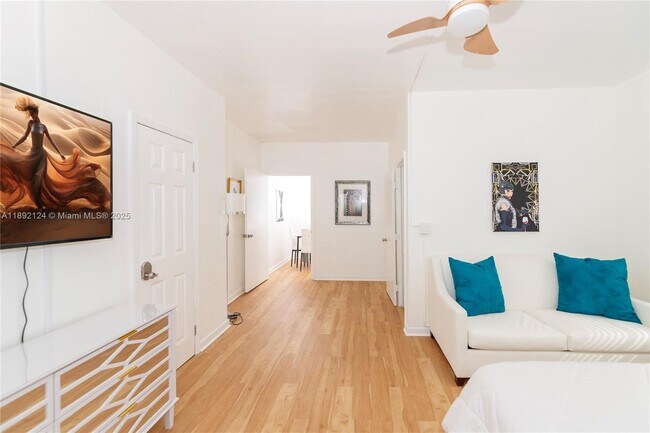 Building Photo - 545 Michigan Ave