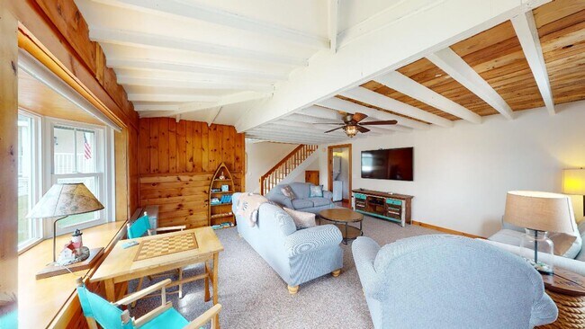 Building Photo - Winter Rental Only. Single Family Available: September 1 to April 30th - May 15th