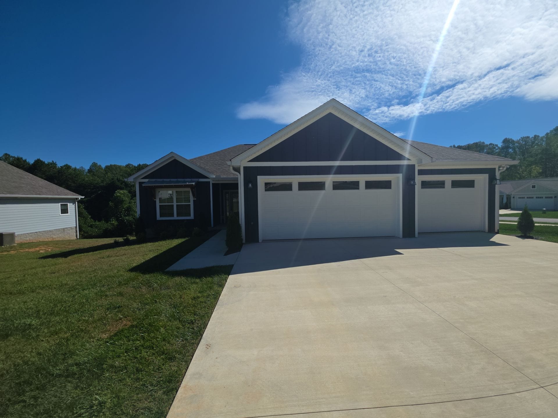 Building Photo - 481 Creekview Ln