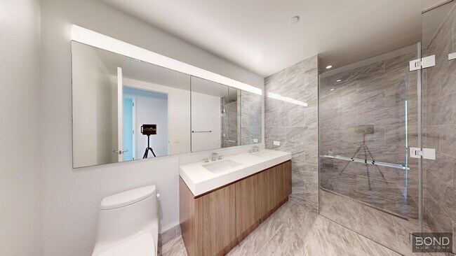 Building Photo - 675 W 59th St